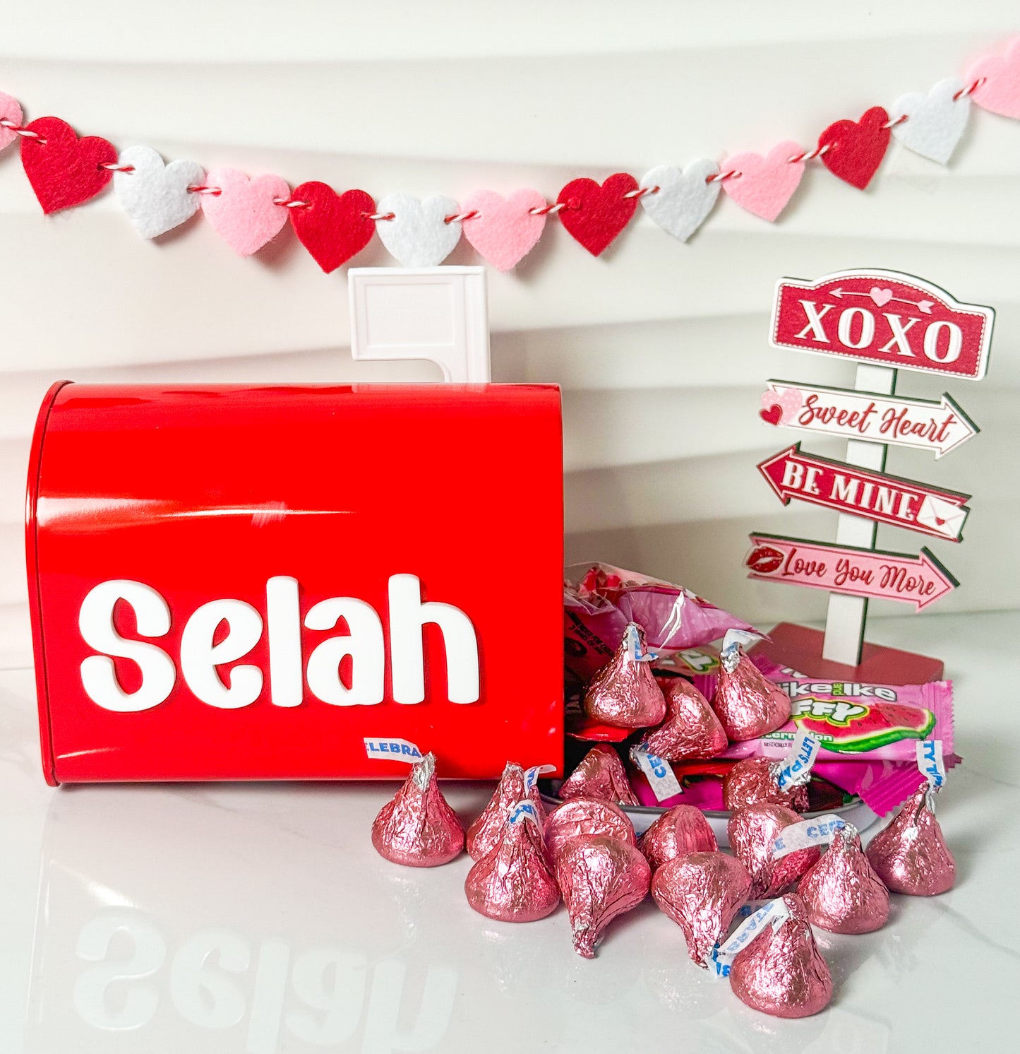 Personalized Tin Mailbox – The Perfect Gift for Any Occasion!