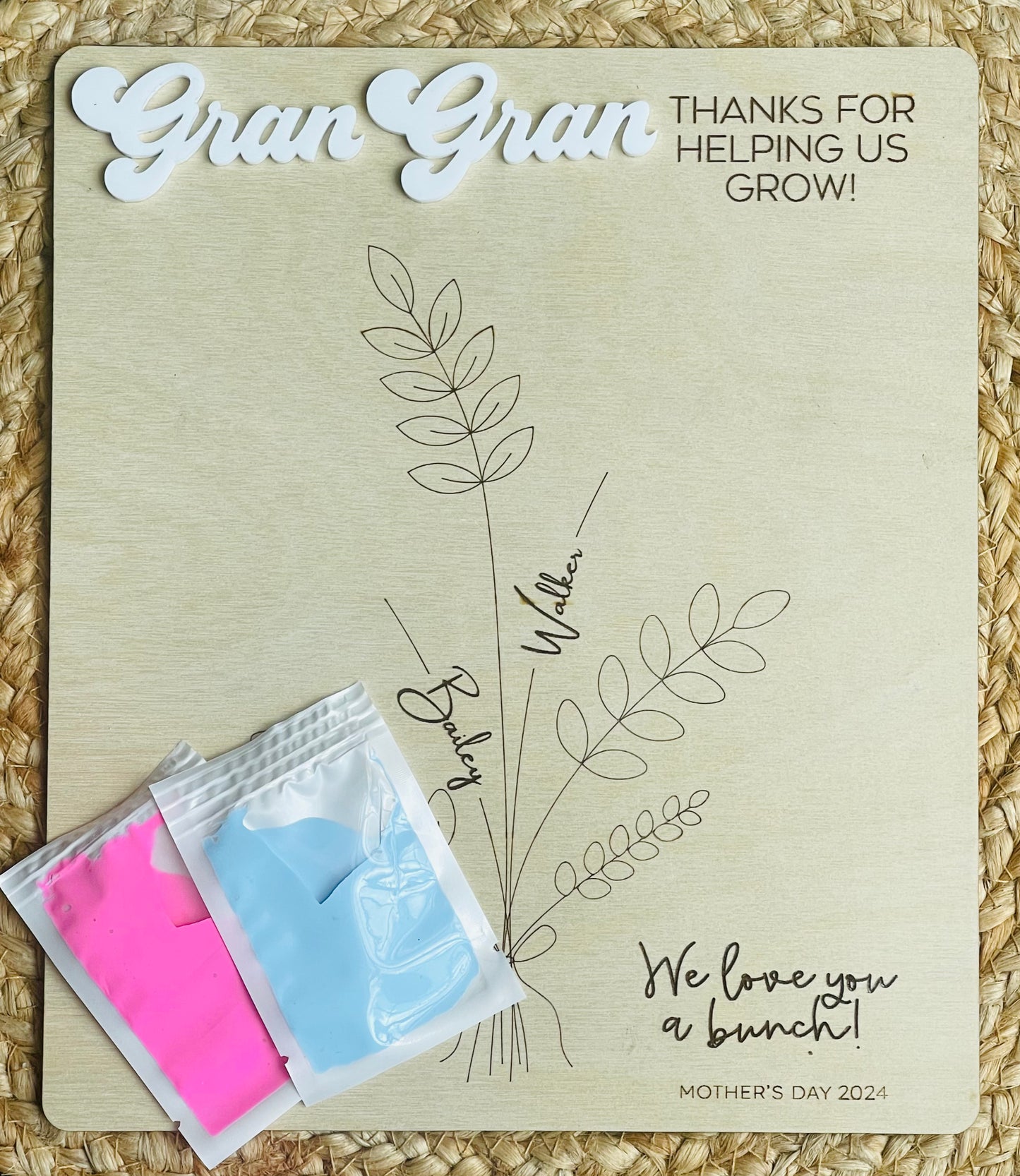 Handprint Bouquet Sign - Personalized Gift for Moms, Dads\, and Grandparents