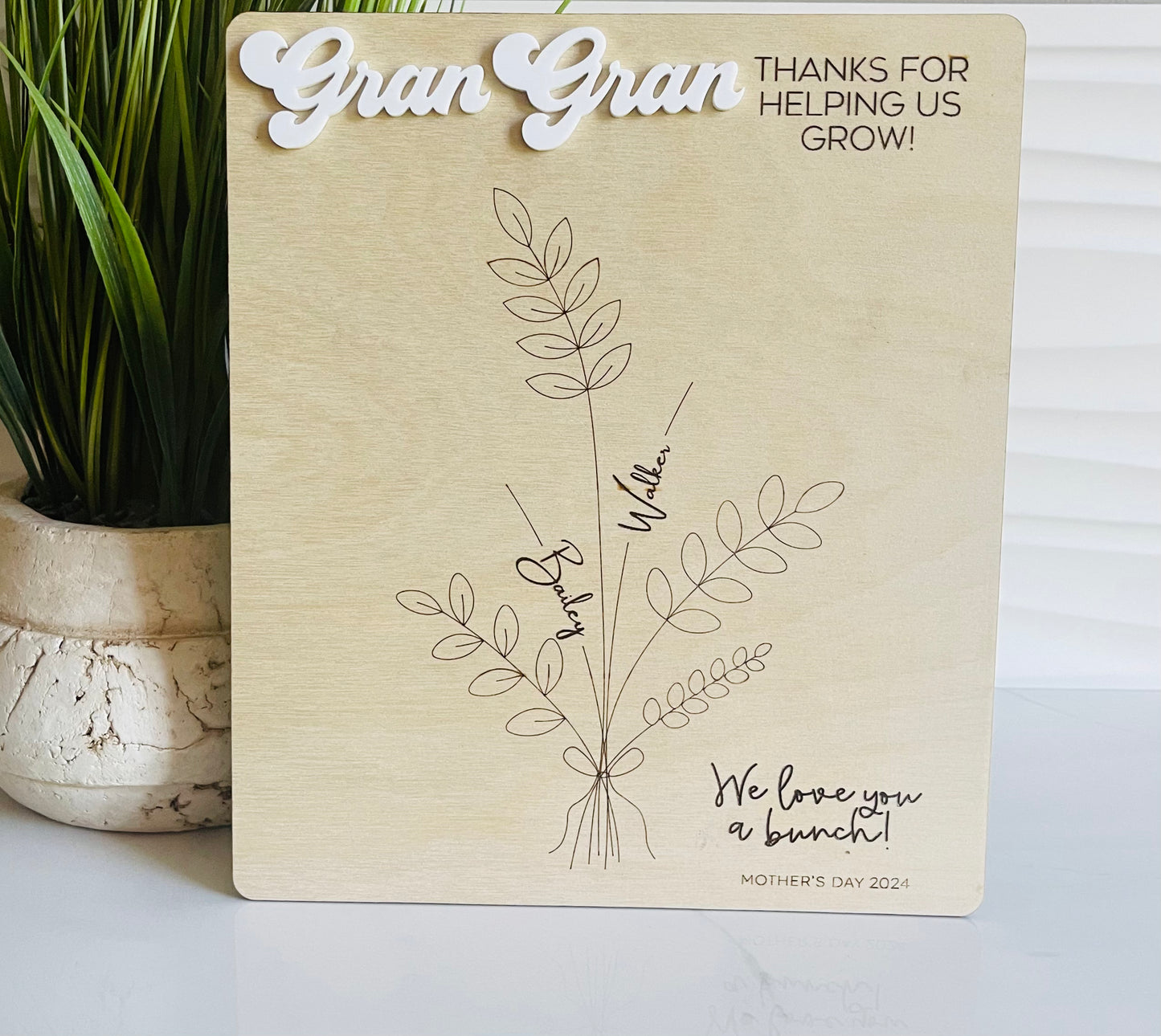 Handprint Bouquet Sign - Personalized Gift for Moms, Dads\, and Grandparents